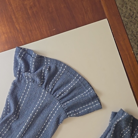 1 Preloved Size Medium blue pullover blouse - Picture 6 of 8